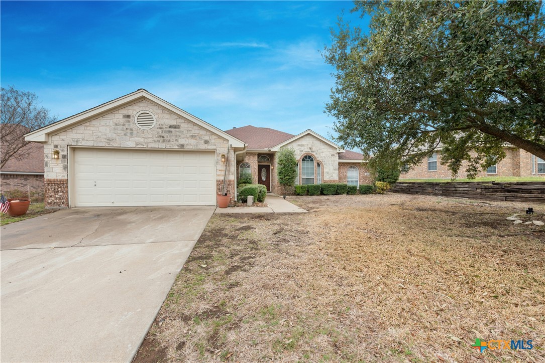 608 Mustang Trail Property Photo 1