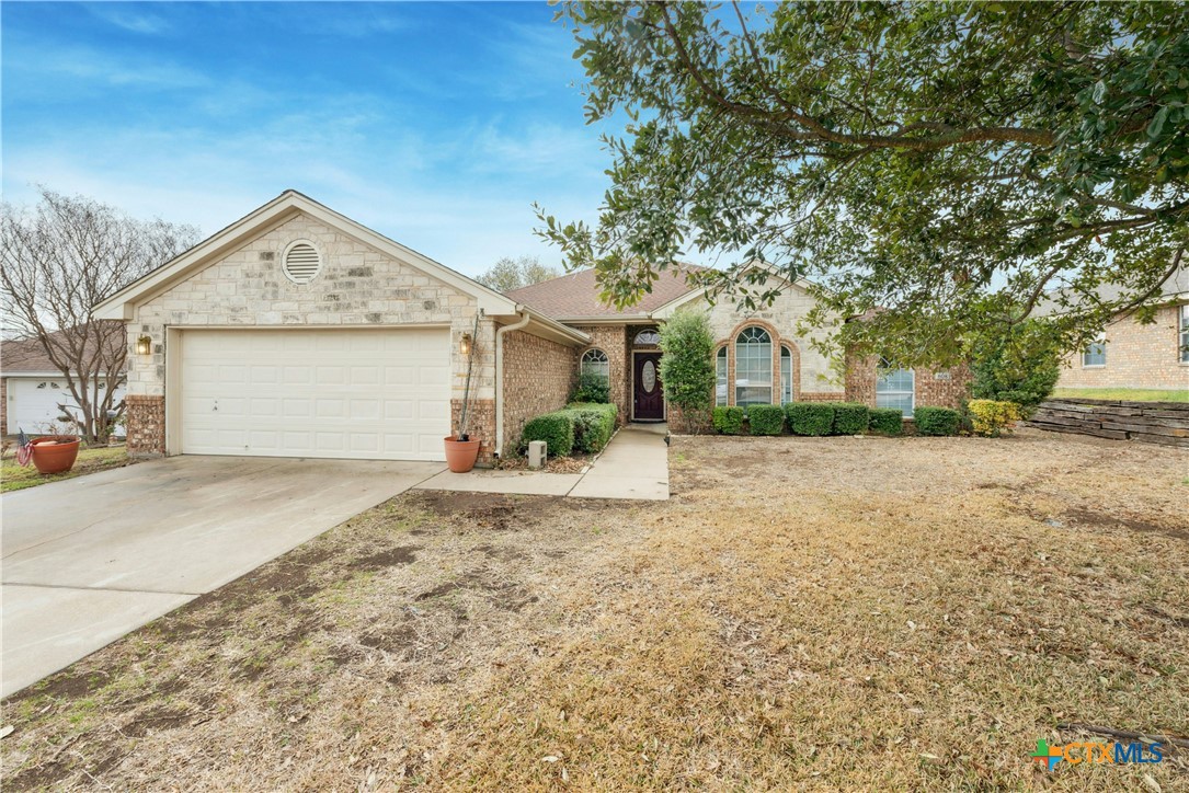 608 Mustang Trail Property Photo 2
