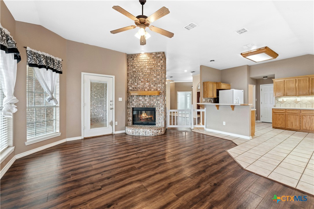608 Mustang Trail Property Photo 6