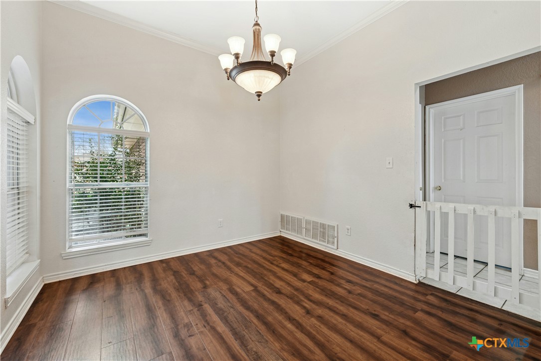 608 Mustang Trail Property Photo 9