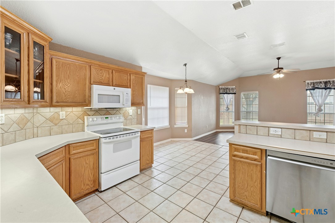 608 Mustang Trail Property Photo 10