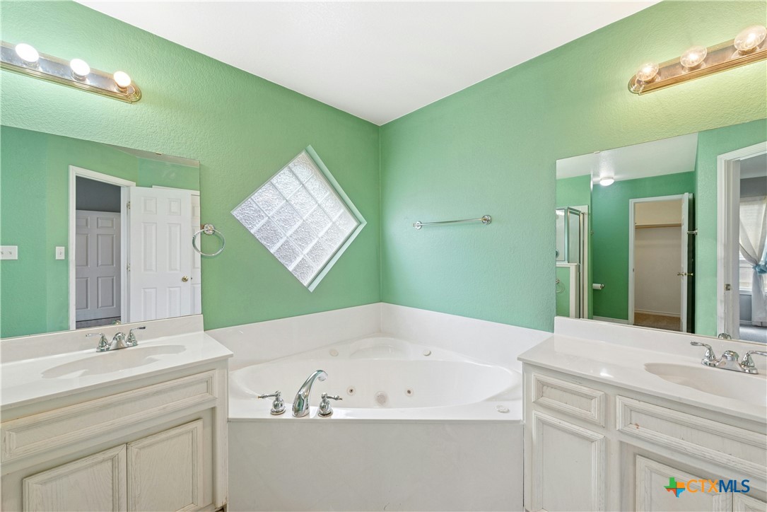 608 Mustang Trail Property Photo 16