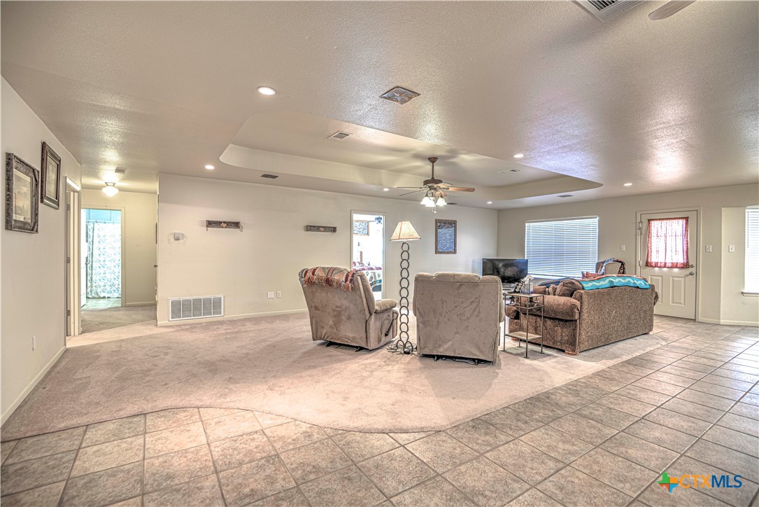 10484 E Trimmier Road Property Photo 10