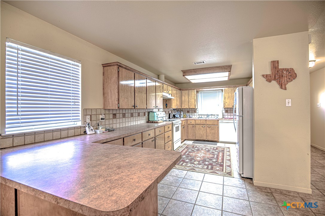 10484 E Trimmier Road Property Photo 15