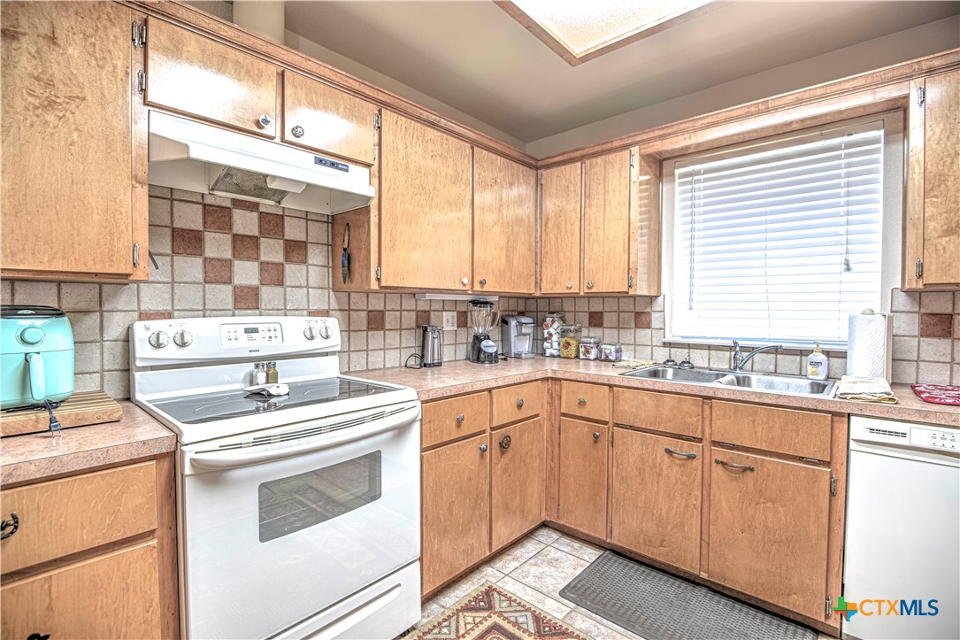 10484 E Trimmier Road Property Photo 17