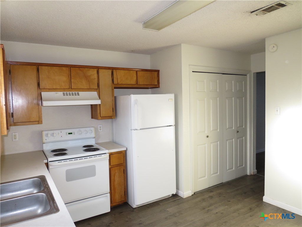 142 Wolf Road A Property Photo 4