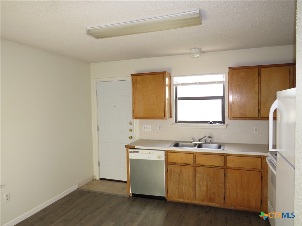 142 Wolf Road A Property Photo 5
