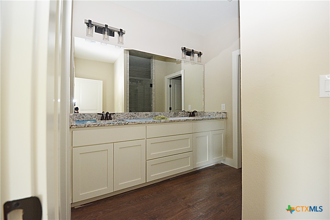 1560 Yaupon Drive Property Photo 7