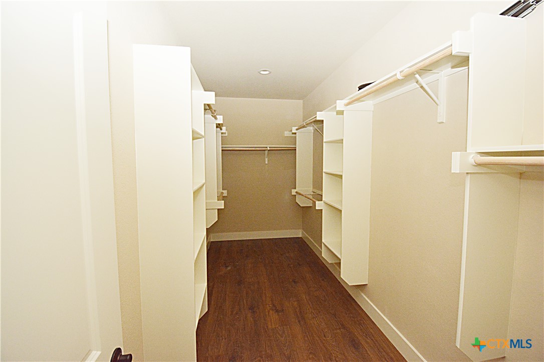 1560 Yaupon Drive Property Photo 9