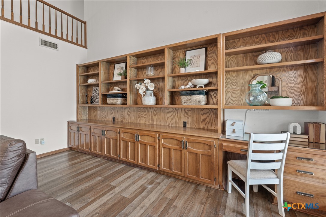 2821 Creek Side Drive Property Photo 8