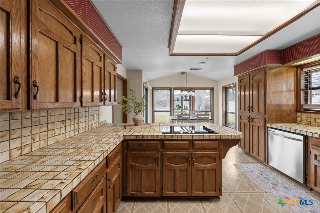 2821 Creek Side Drive Property Photo 14