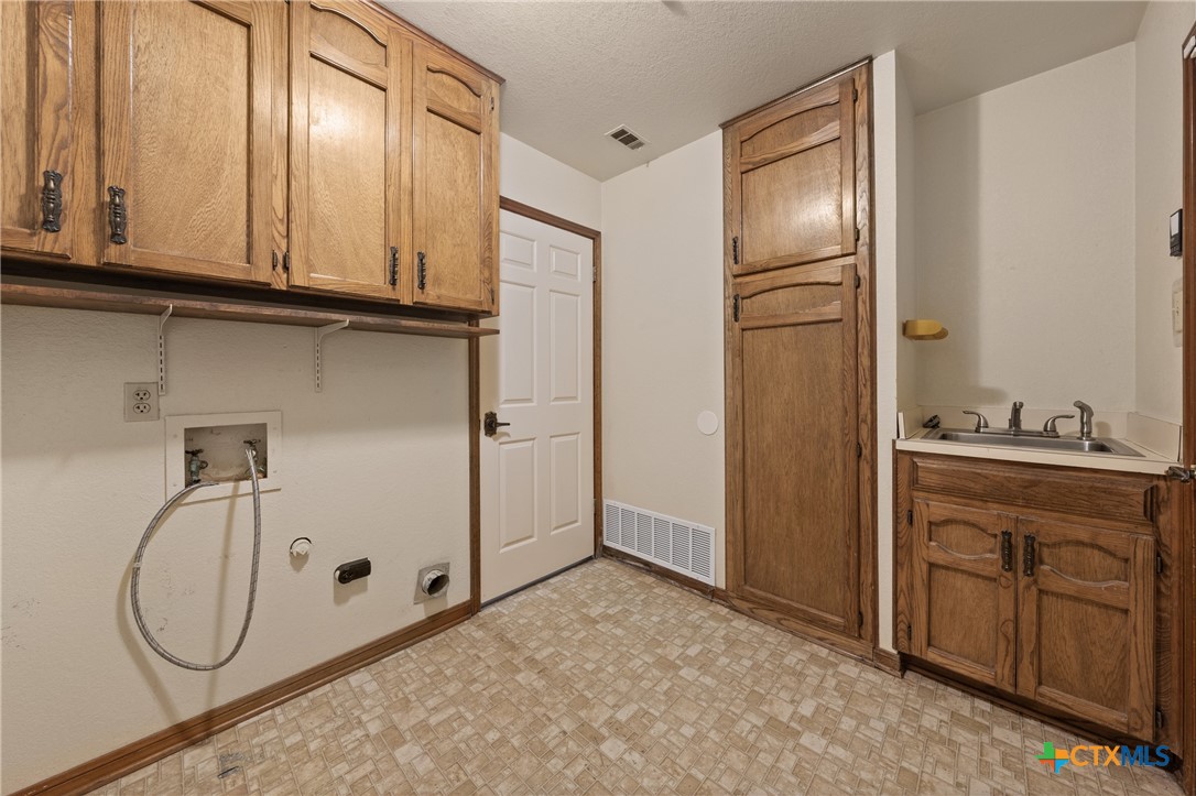 2821 Creek Side Drive Property Photo 41