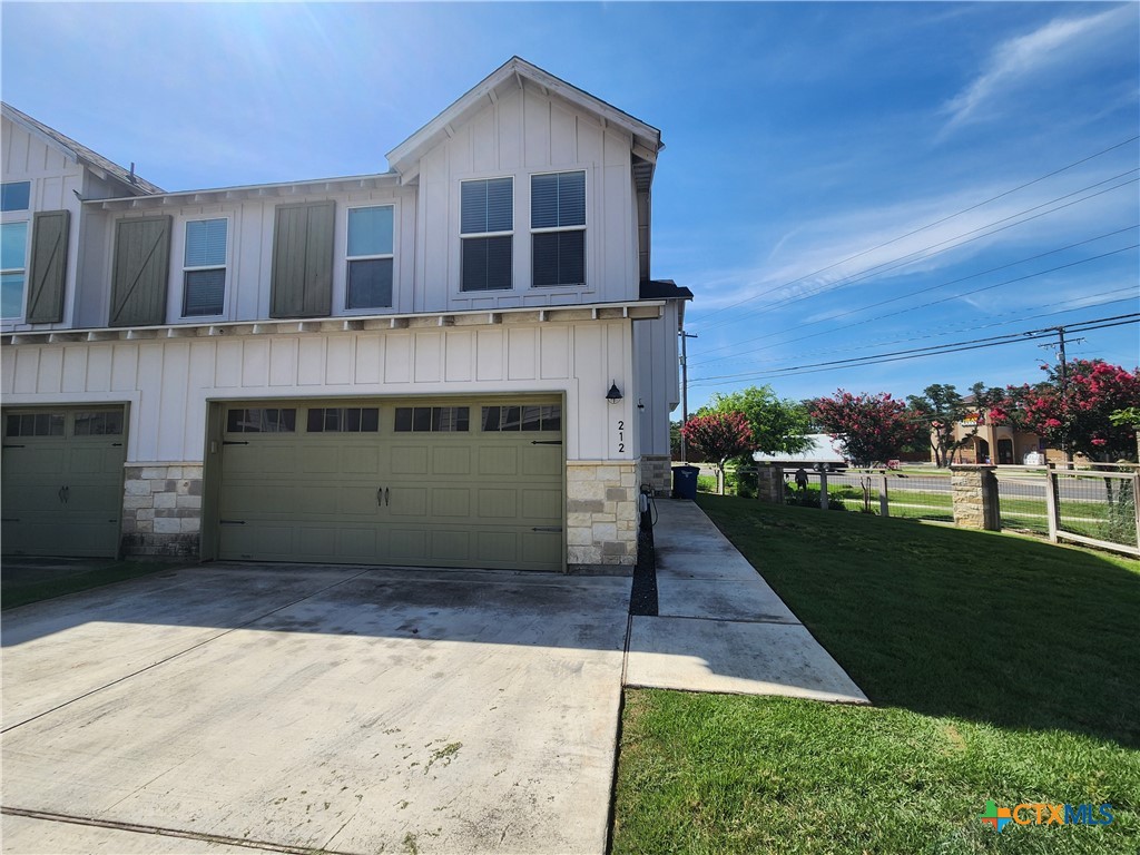 212 Sapphire Property Photo