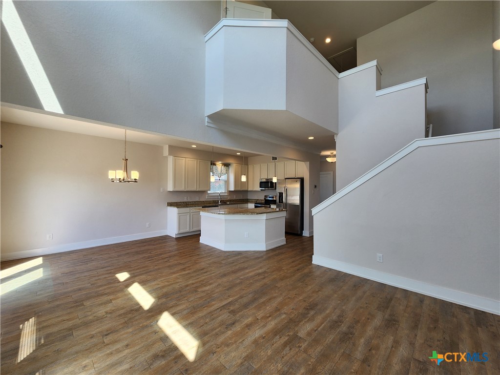 212 Sapphire Property Photo 3