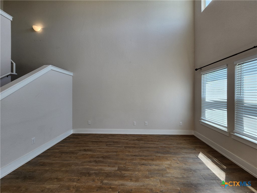 212 Sapphire Property Photo 7