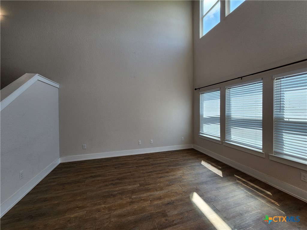 212 Sapphire Property Photo 9