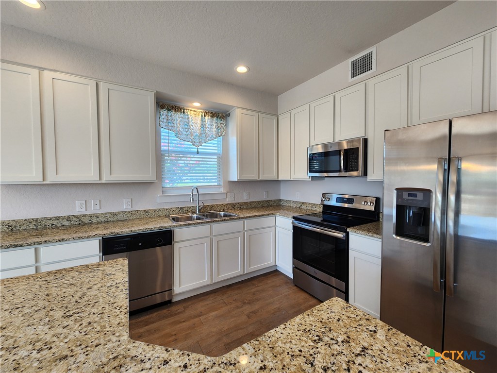 212 Sapphire Property Photo 10