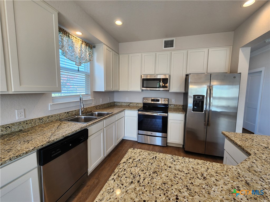 212 Sapphire Property Photo 11