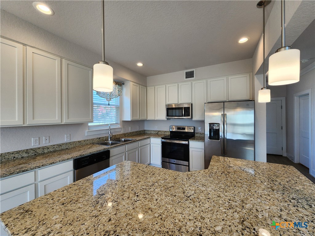 212 Sapphire Property Photo 12