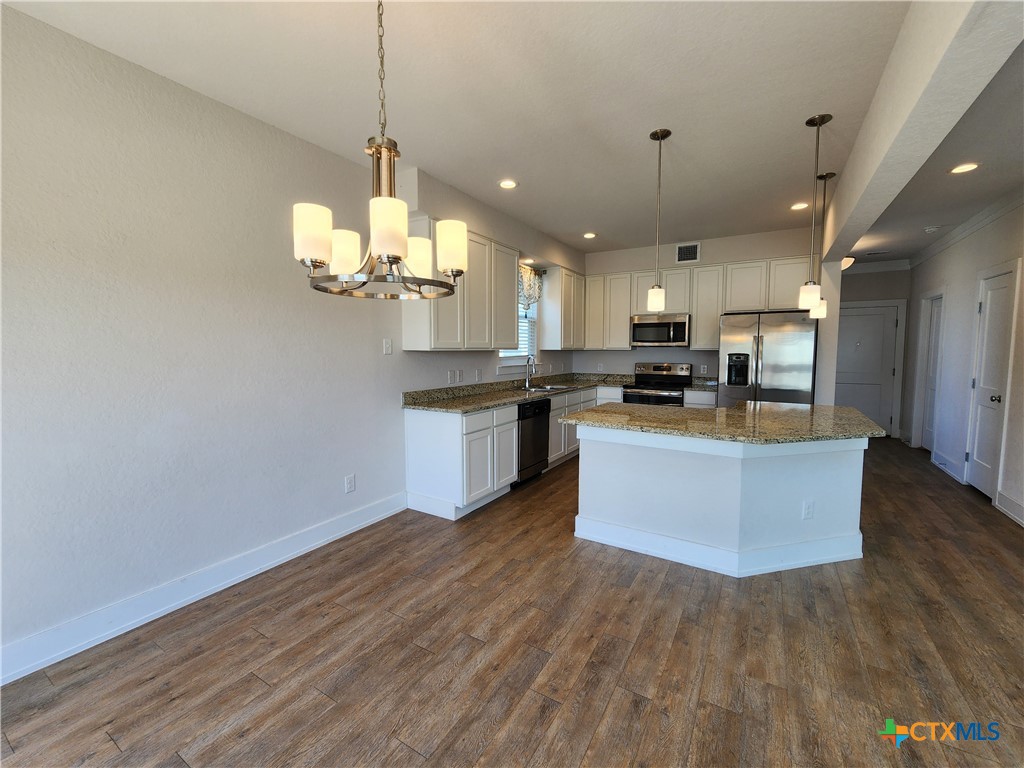 212 Sapphire Property Photo 13