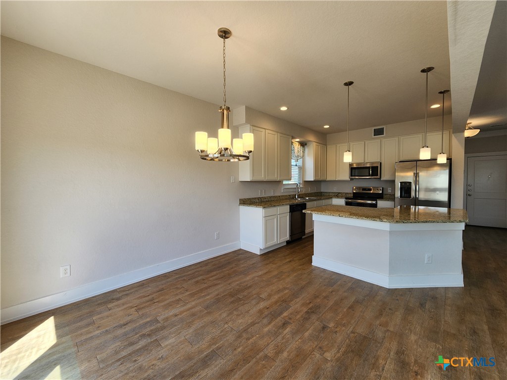 212 Sapphire Property Photo 14