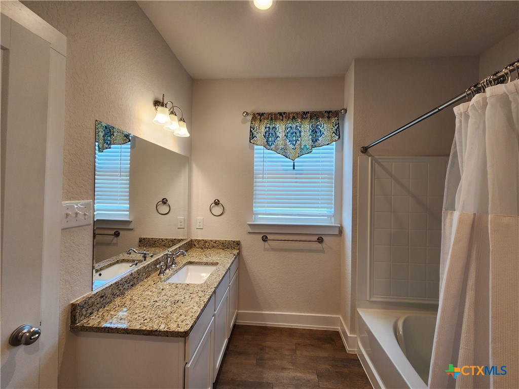 212 Sapphire Property Photo 27