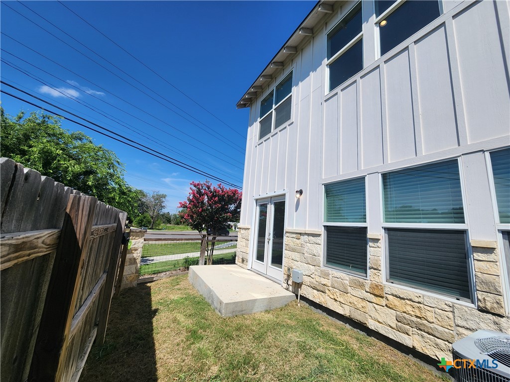 212 Sapphire Property Photo 29