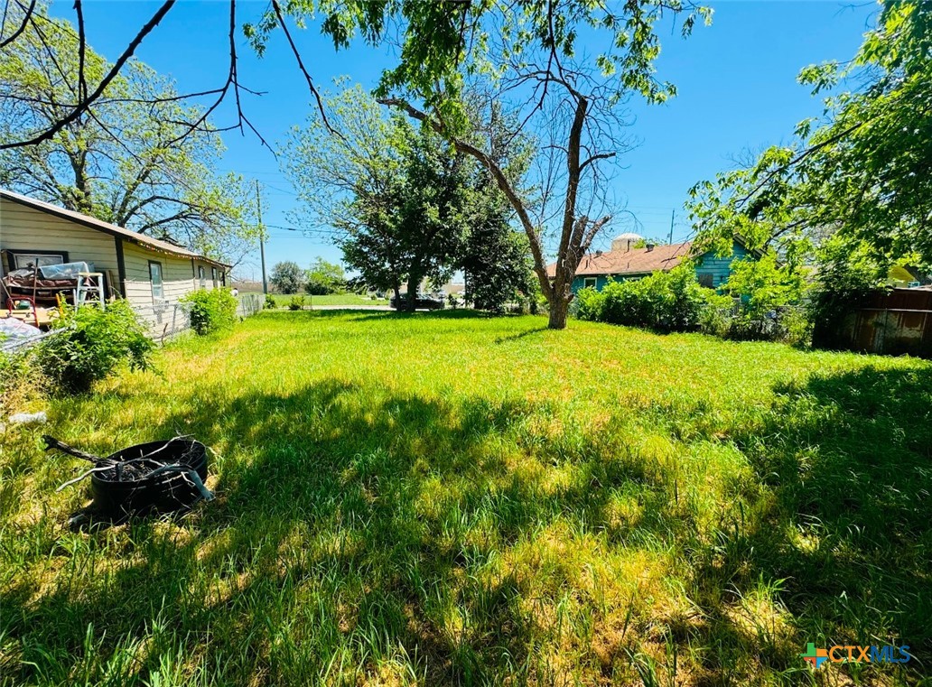 1420 N Guadalupe Street Property Photo 3