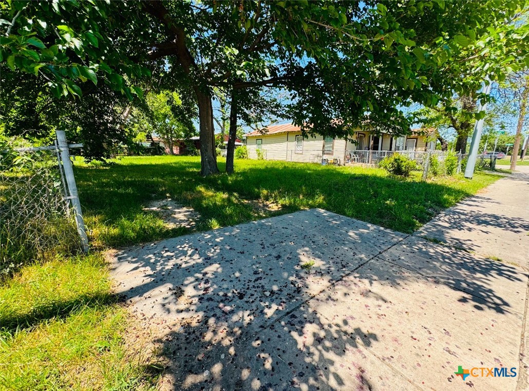 1420 N Guadalupe Street Property Photo 4