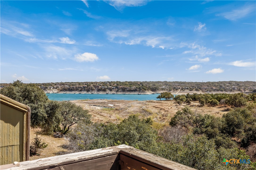 171 Comanche Point Property Photo 2