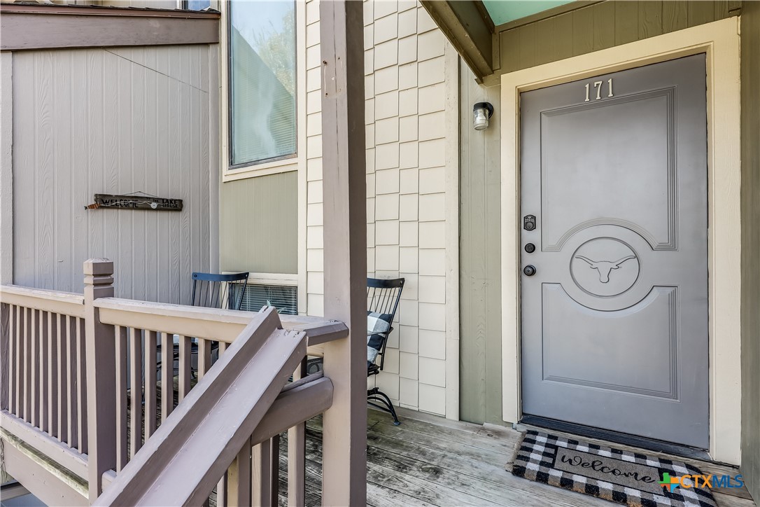 171 Comanche Point Property Photo 7