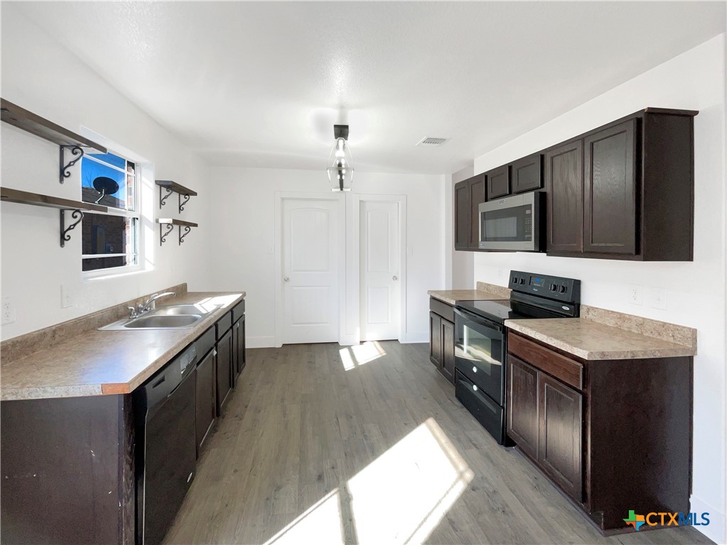 5004 Imperial Eagle Drive Property Photo 6