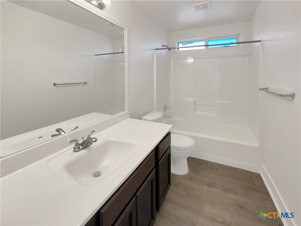 5004 Imperial Eagle Drive Property Photo 17