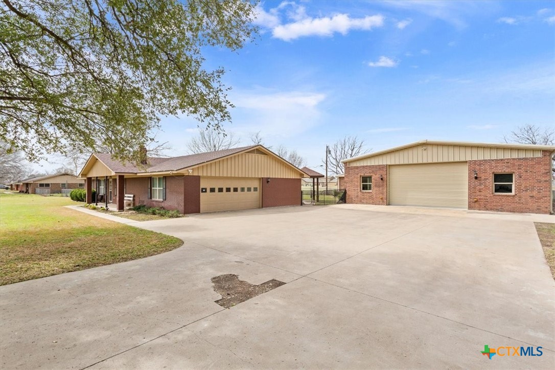 306 Brooks Drive Property Photo 4