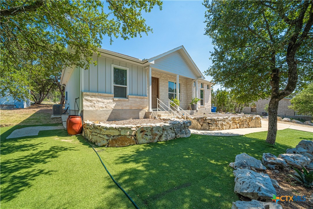1424 Estate Drive Property Photo 1