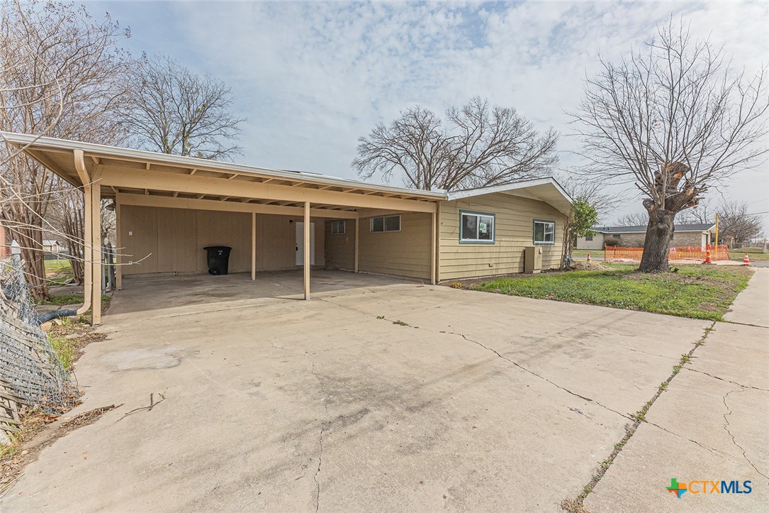 1129 Chippendale Drive Property Photo 2