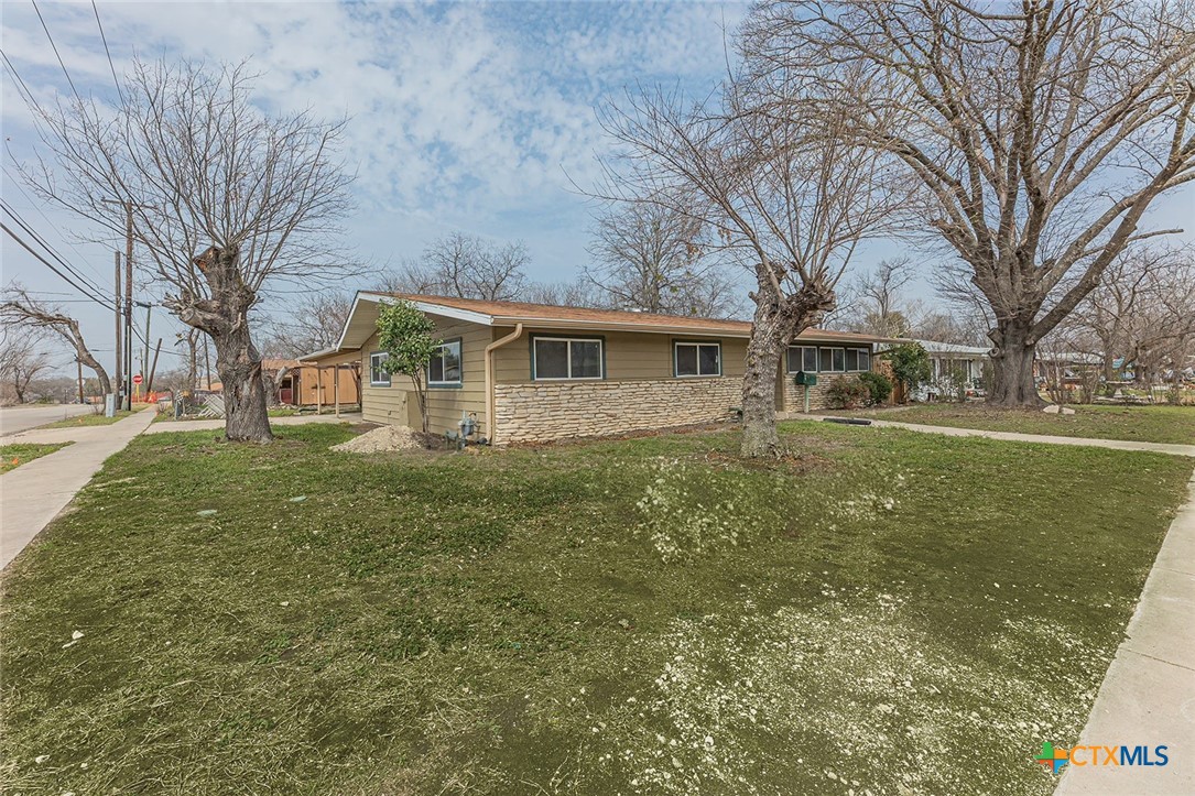 1129 Chippendale Drive Property Photo 3
