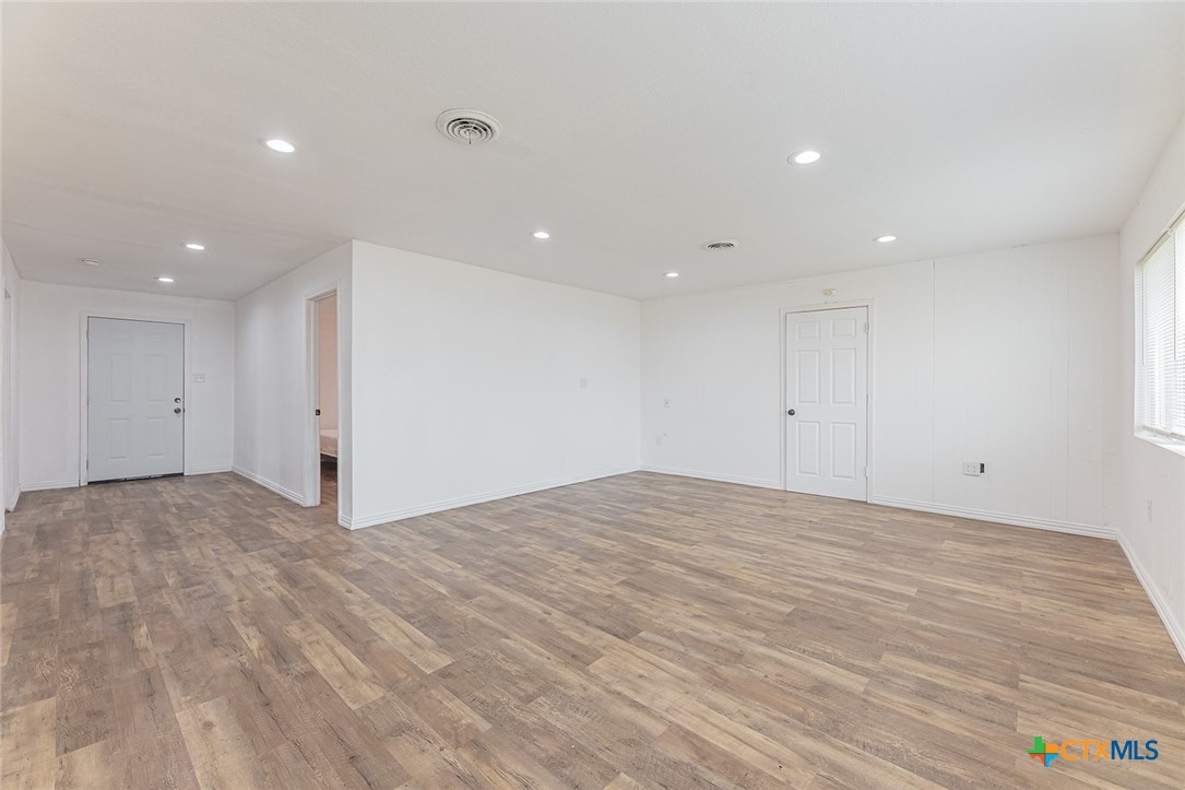 1129 Chippendale Drive Property Photo 12