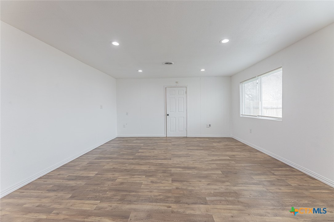 1129 Chippendale Drive Property Photo 13