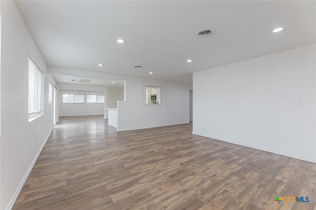 1129 Chippendale Drive Property Photo 14