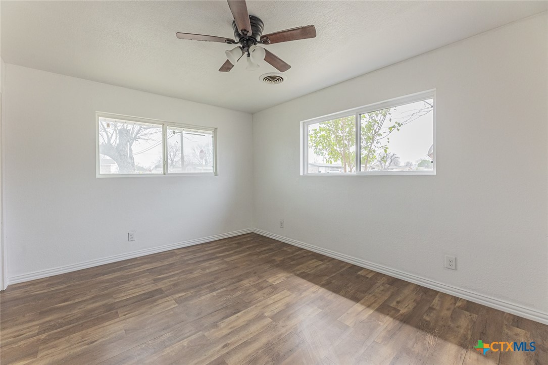 1129 Chippendale Drive Property Photo 27