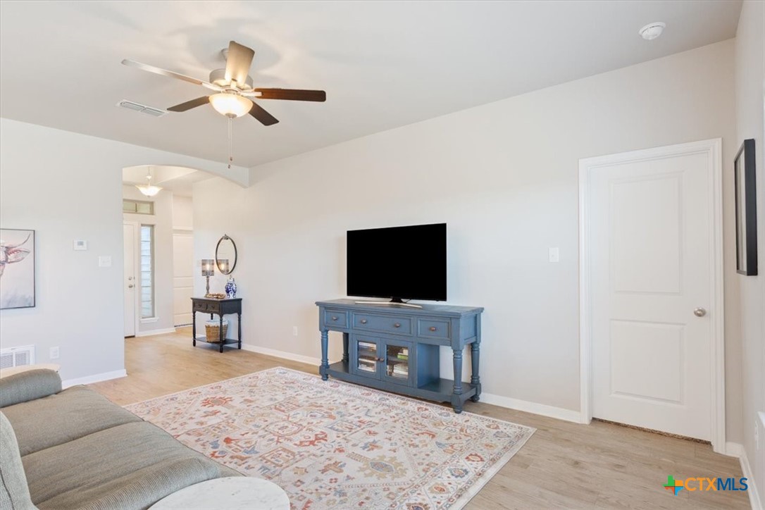 7526 Tabletop Lane Property Photo 5