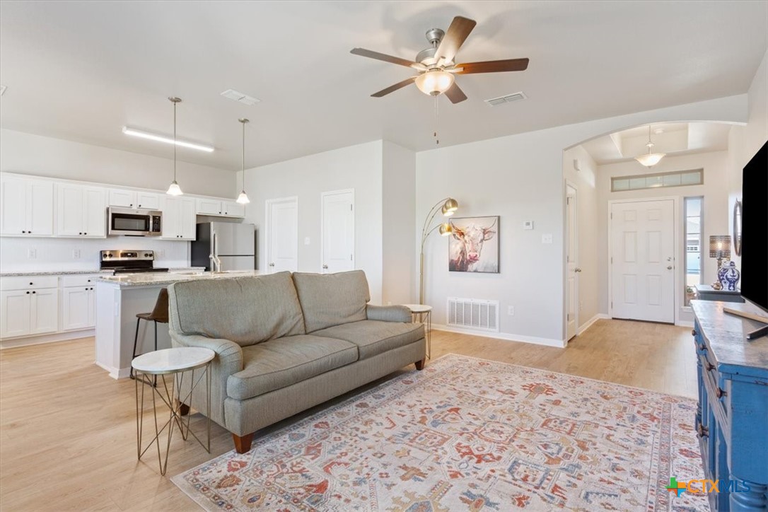 7526 Tabletop Lane Property Photo 6