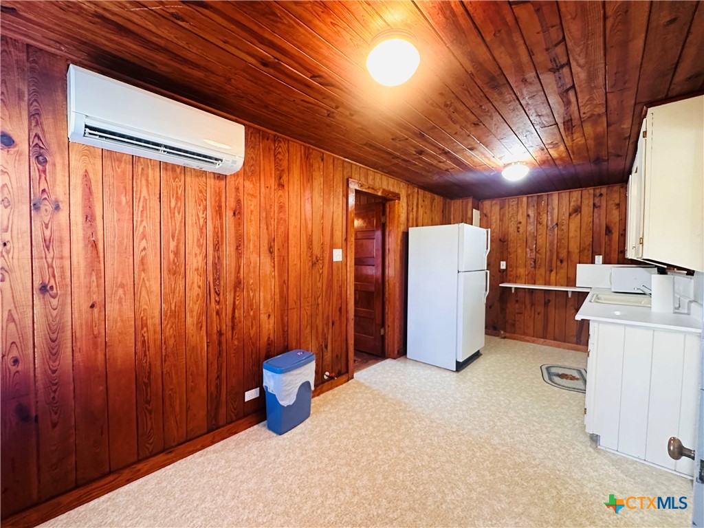 111 Theresa Street Property Photo 6