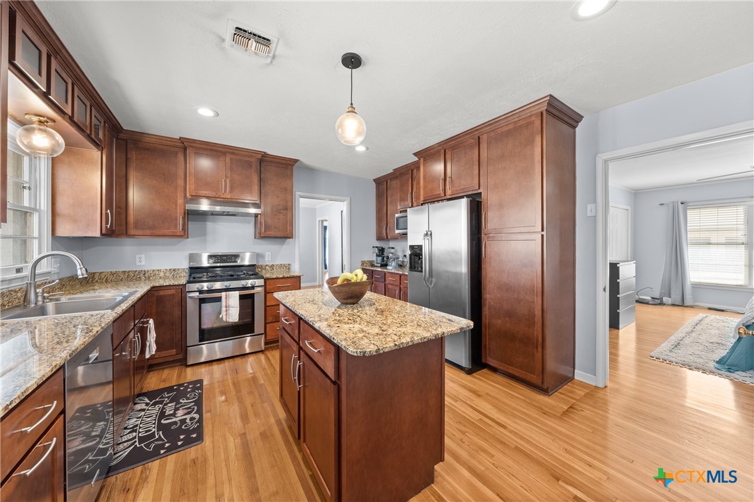 1902 N 7th Street Property Photo 1