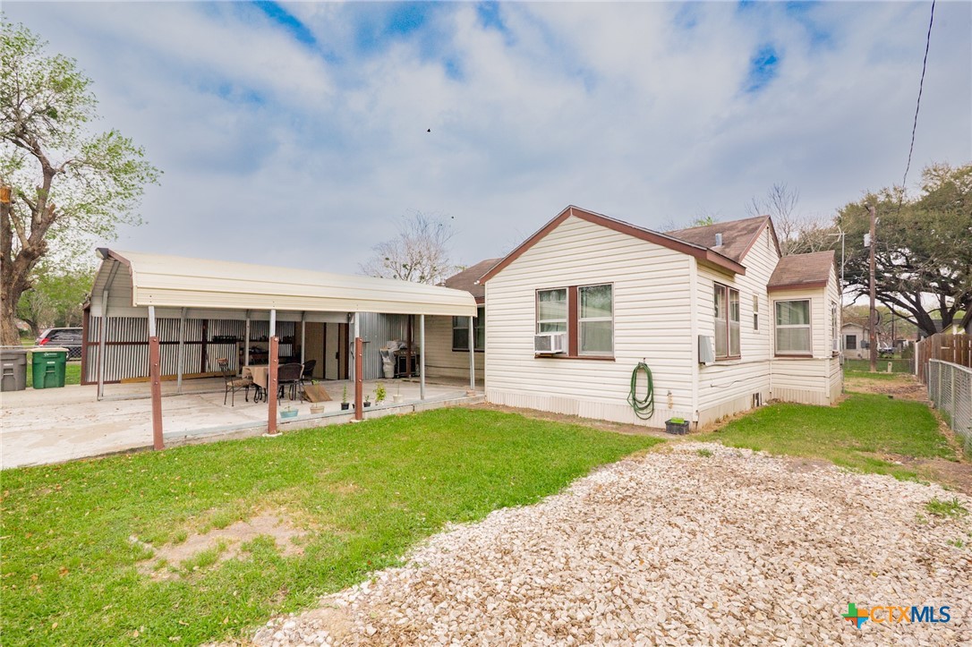 2208 E Brazos Street Property Photo