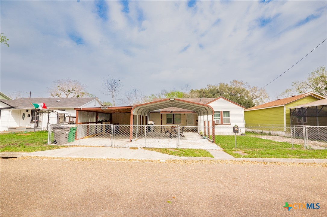 2208 E Brazos Street Property Photo 3