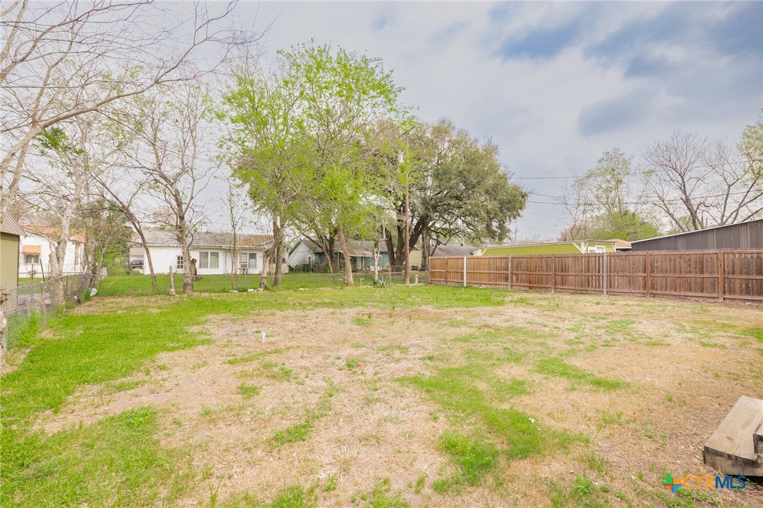 2208 E Brazos Street Property Photo 5