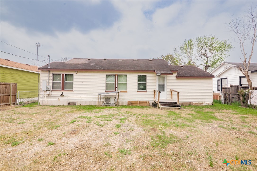 2208 E Brazos Street Property Photo 6