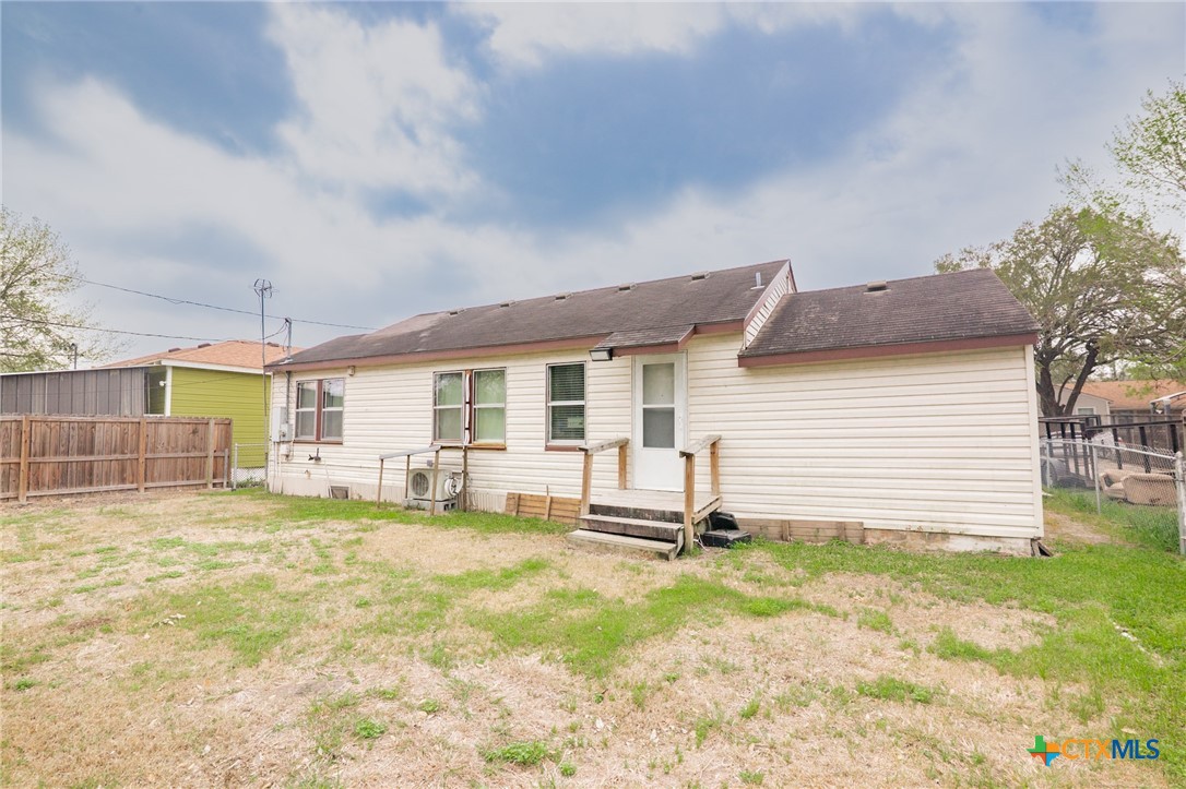 2208 E Brazos Street Property Photo 7